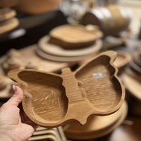 Дървена чиния пеперуда с отделения