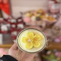 Ръчно изработена свещ „Цитрусова свежест“ в стъклена купичка с декор лимон