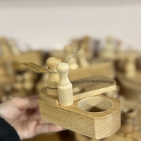 Единична дървена солничка с лъжичка – модел „Традиционен уют“