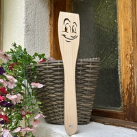 Дървена лъжица с усмивка