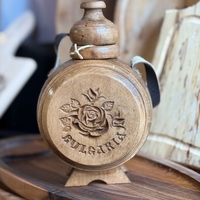 Малка дървена бъклица „България“ – традиционен сувенир за напитки