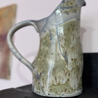 Авторска керамична каничка в синьо/зелено – Ръчна изработка от Емилия Милчева (Уникат)