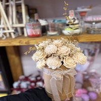 Ръчно изработен аранжиран букет от ароматни свещи – „Натурална елегантност“ в цвят шампанско