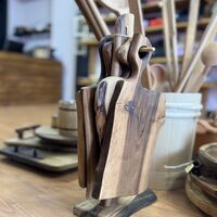 Комплект дървени дъски с дървена поставка-орех