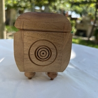 Малка, но стилна – дървена кутия за бижута с елегантен дизайн