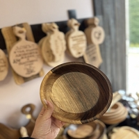 Ръчно изработена купа от масивен орех