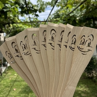 Дървена лъжица с усмивка