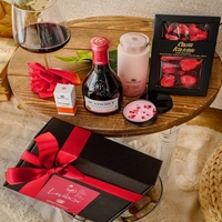 Love Box – Романтичен подаръчен комплект за жени с натурална козметика и роза