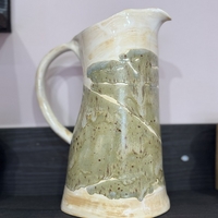 Авторска керамична кана в зелено – Ръчна изработка от Емилия Милчева (Уникат)