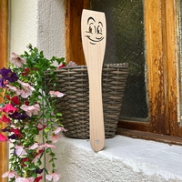 Дървена лъжица с усмивка