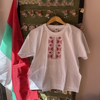 Мъжка памучна тениска с бродирана шевица „Геометрична класика“ – Бяла