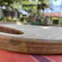 Дървен поднос с дръжки