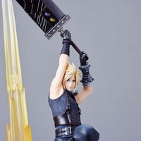PRE-ORDER: Final Fantasy VII Rebirth - Cloud Strife Колекционерска Фигурка 30 см.