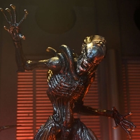 Alien Romulus - Scorched Xenomorph - Ultimate Колекционерска Фигурка