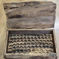 Масивен дървен куфар за етерични масла и цветни есенции 80 гнезда