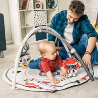 Tiny Love Roll With Me Gymini Активна гимнастика от серията Tiny Rockers с кръгло килимче с диаметър 90 см и селекция от 5 играчки 0-36м