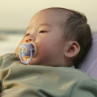 Philips AVENT SCF087/04 Комплет 2 Броя Ортодонтични Силиконови Залъгалки Ultra Air от 0-6м+ Пастелни Цветове с Картинки в кутия за Стерилизиране