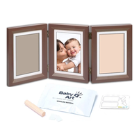 BABY ART ДЪРВЕНА ФОТО РАМКА ОТ 3 ЧАСТИ ЗА 2 ОТПЕЧАТЪКА И СНИМКА MY BABY TOUCH ОТ СЕРИЯТА TIMELESS CLASSIC НА  KАФЯВА РАМКА С БЯЛО ПАСПАРТУ.