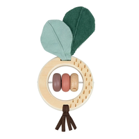 Tiny Love Дървена дрънкалка Цвекло от Еко колекция Garden of Adventures на текстилни листа и панделки цветни дървени мъниста 0м+