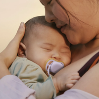 Philips AVENT SCF087/03 Комплект 2 Броя Ортодонтични Силиконови Залъгалки Ultra Air 0-6м+ Пастелни Цветове с Кутия за Стерилизиране