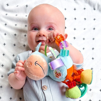 PLAYGRO Мека плюшена дрънкалка Кончето Хоп Троп, със 6 активности 3м+ Синя