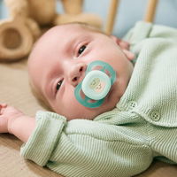 Philips AVENT SCF075/04 Комплект от 2 броя ортодонтични залъгалки за новородени  Ultra Start 0-2м в синьо и зелено със забавен декор в кутия за стерилизиране