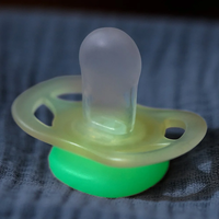 Philips AVENT SCF075/07 Комплект от 2 броя светещи в тъмното ортодонтични Ultra Start Night 0-2м в оранжево и лилаво с декор луна и звезди в кутия за стерилизиране