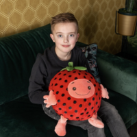 Sophie Софи Жирафчето Плюшена Играчка и Възглавница Noxxiez Ягода NX-HW750