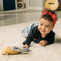 Tiny Love Мека текстилна бебешка Дрънкалка Заек от колекция Tiny Rockers с клипс за закачане на количка 0м+