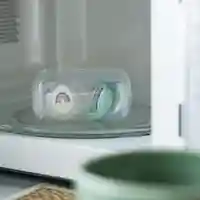 Tommee Tippee Ортодонтични Залъгалки Night Time 6-18M+ 2 Броя Бяла и Синя с Декор Дъга