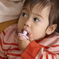 Tommee Tippee Ортодонтични Залъгалки Ultra Light Stay Put Силиконови от 0-6М+ 2 Броя Розов и Лилав Цвят