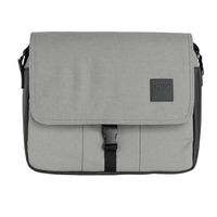 Mutsy EVO Чанта за детска количка с цвят Pebble Grey с регулируема дълга дръжка за поставяне на количката или носене на рамо включена подложка за преповиване
