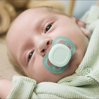 Philips AVENT SCF075/02 Комплект от 2 броя ортодонтични залъгалки за новородени Ultra Start 0-2м в синьо и зелено в кутия за стерилизиране