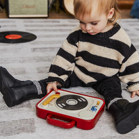 Tiny Love Електронна музикална играчка DJ Станция от серията Tiny Rockers с 13 рокендрол мелодии въртяща се peek-a-boo плоча 12м+