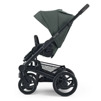 Mutsy NIO Pine Green Модулна количка 2 в 1  комплект с черно шаси със седалка и кош за новородено