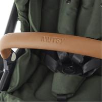 Mutsy EVO Discovery Moss Модулна количка 2 в 1 комплект с черно шаси със седалка и кош за новородено