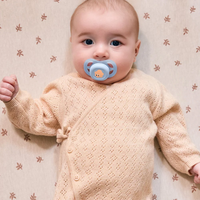 Philips AVENT SCF075/04 Комплект от 2 броя ортодонтични залъгалки за новородени  Ultra Start 0-2м в синьо и зелено със забавен декор в кутия за стерилизиране