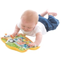 Playgro Pat & Play Water Mat Надуваема Играчка с Дизайн на Жаба която се Пълни с Вода с Плуващи Водни Герои от 3м+