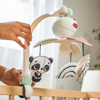 TINY LOVE Take Along Mobile от Серията Black&White Décor 3-в-1 Музикална Въртележка  с 3 Лесни Начина за Закачане с 5 Мелодии 0м+