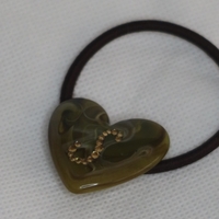 CUSTOM HEART HAIR TIE AVEC SAUGE