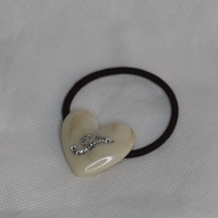 CUSTOM HEART HAIR TIE AVEC CRÉME