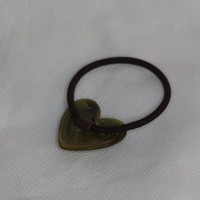 CUSTOM HEART HAIR TIE AVEC SAUGE