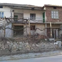 70000лв. Къща в село Струмяни на 2 етажа