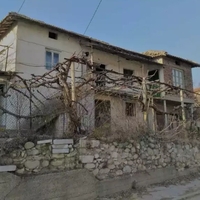 70000лв. Къща в село Струмяни на 2 етажа