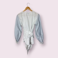 Ganni Striped обвиваща памучна риза (38)