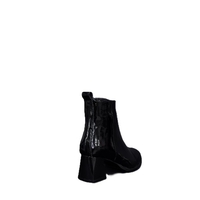 Women's elegant boots / genuine leather / patent /74-15/black