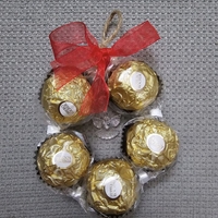 Играчка за закачане с бонбони Ferrero Rocher