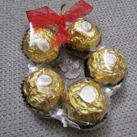 Играчка за закачане с бонбони Ferrero Rocher