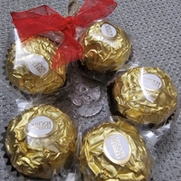 Играчка за закачане с бонбони Ferrero Rocher