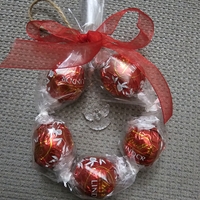 Играчка за закачане с бонбони  Lindor